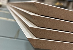 Порізка плінтуса із плитки